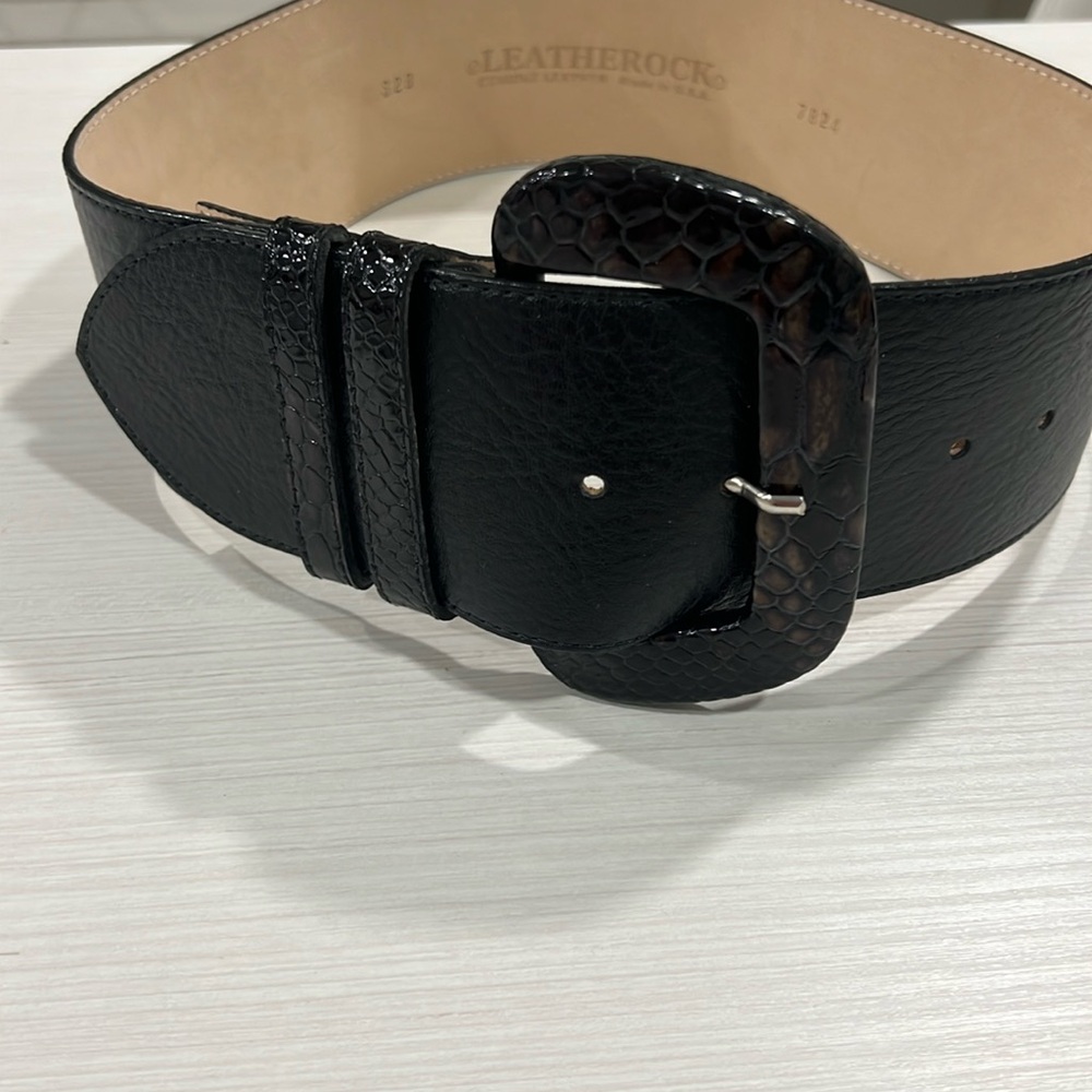 Complete the outfit with this gorgeous leather belt.